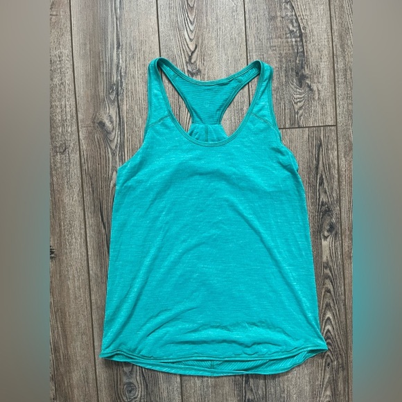 Lululemon Essential Tank size 6-8 - Picture 5 of 7